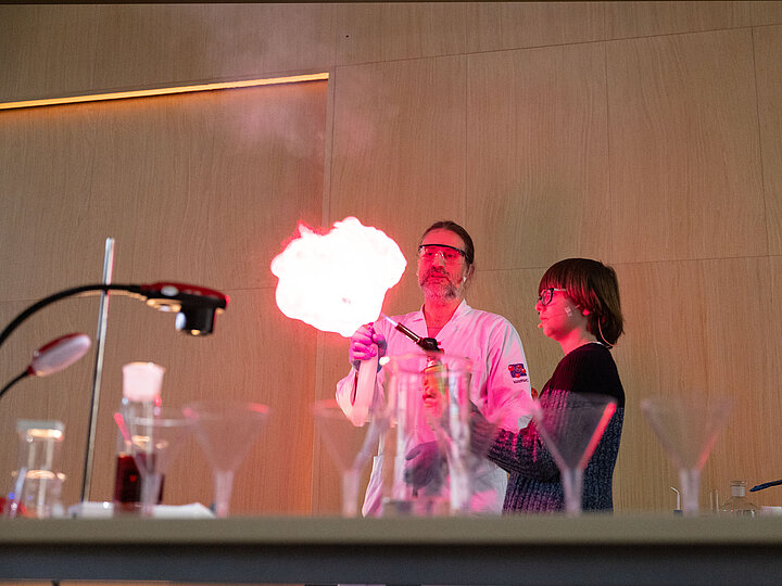 osoby ekseprymenty ogień