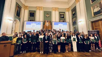 Zdjęcie grupowe lauretów olimpiady