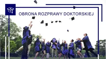 grupa ludzi w odświetnych strojach rzucajaca biretami