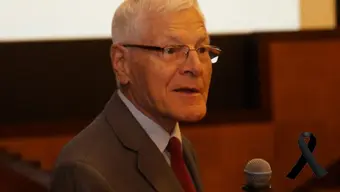 Mężczyzna z mikrofonem