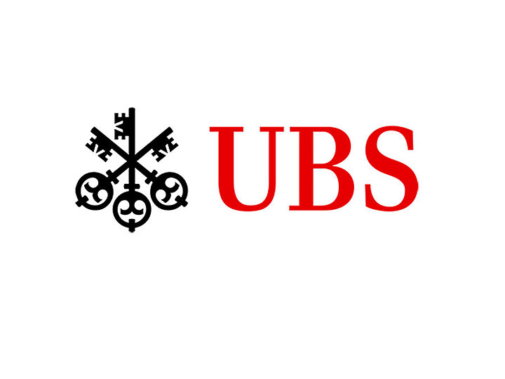 Logo firmy składające się z czarnego sygnetu przedstawiającego trzy skrzyżowane czarne klucze oraz czerwone litery "UBS"