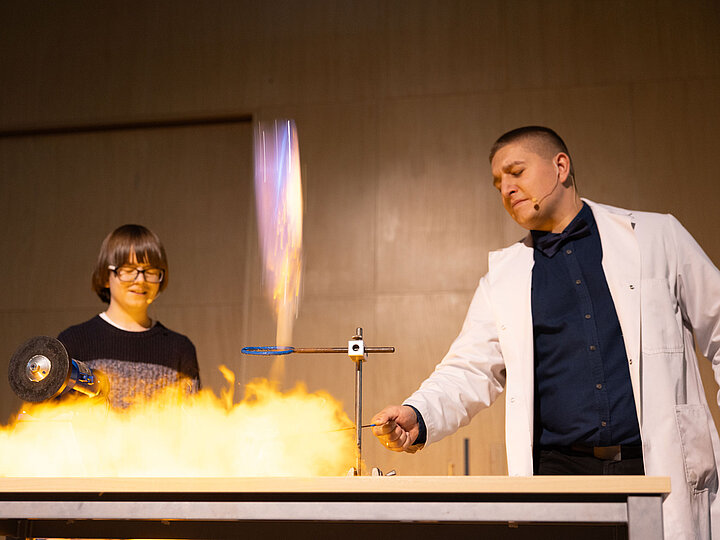 osoby ekseprymenty ogień